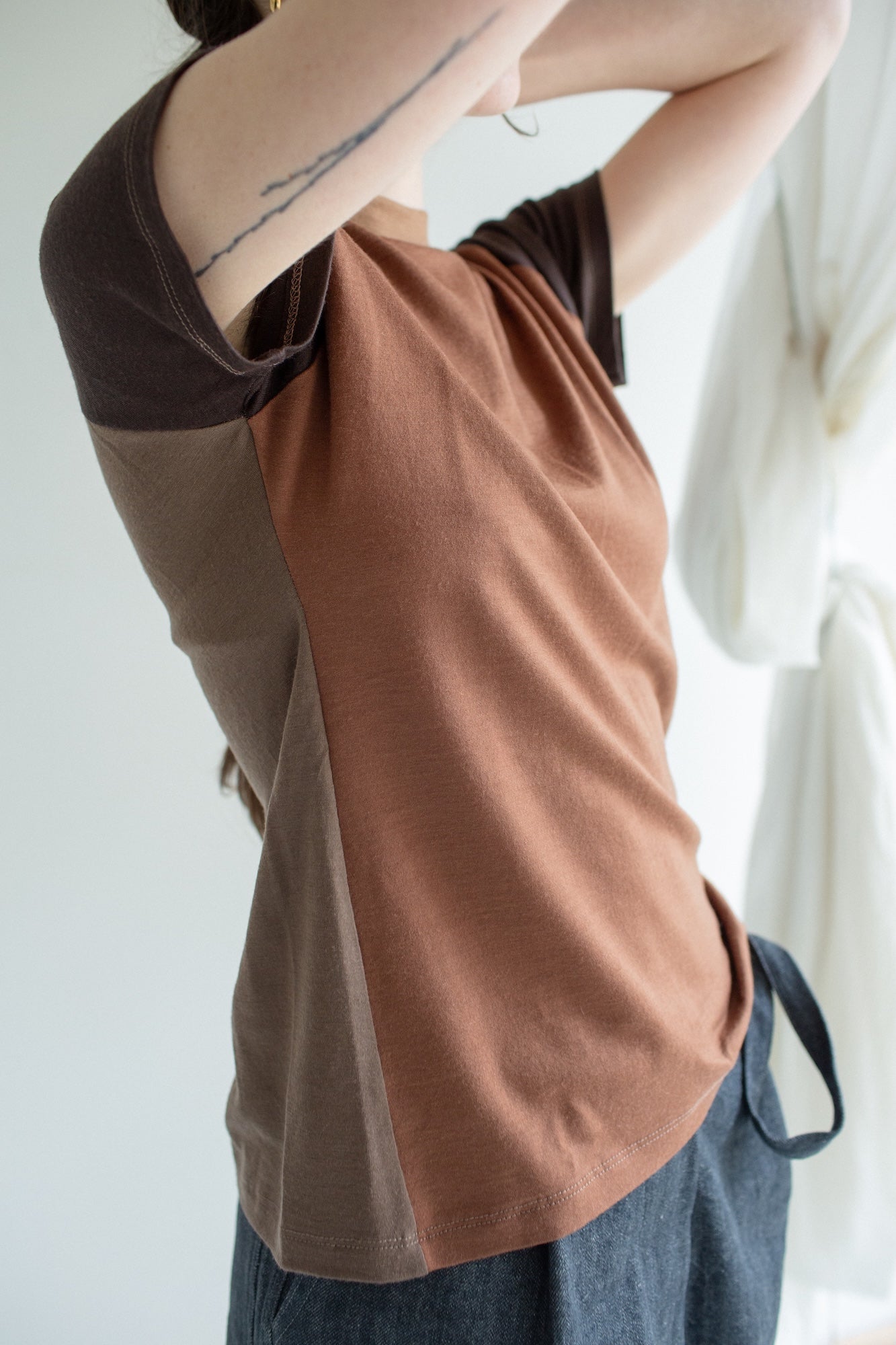 Raglan Tee / Size B / Choc Splice
