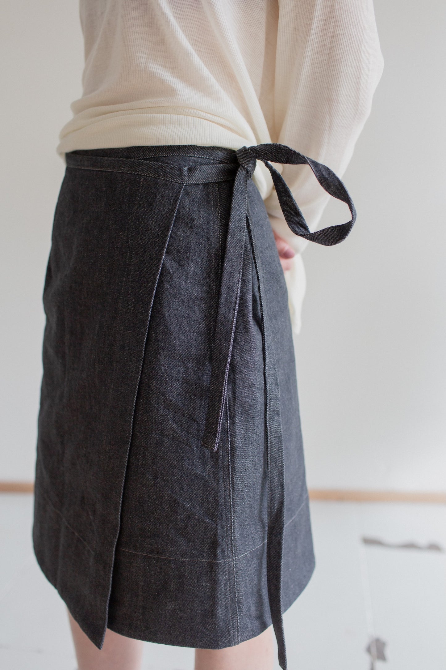 LIMIT Cross Back Skirt / Moonstone Denim