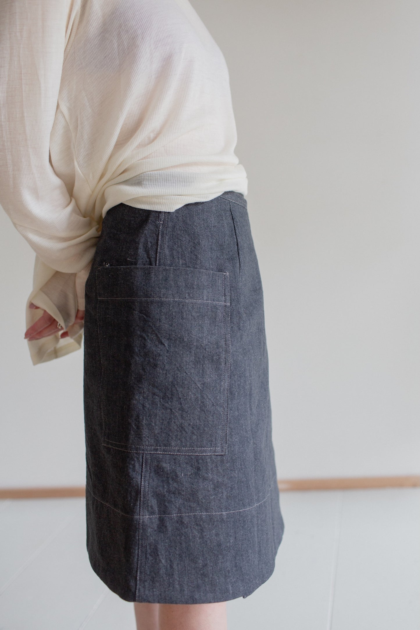 LIMIT Cross Back Skirt / Moonstone Denim