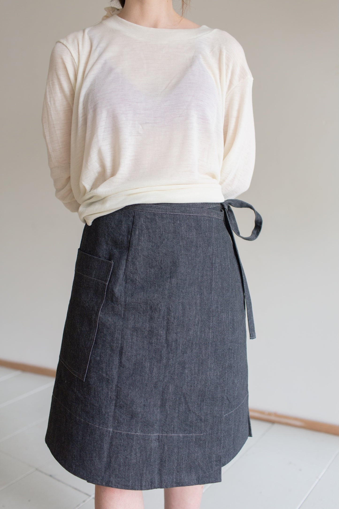 LIMIT Cross Back Skirt / Moonstone Denim