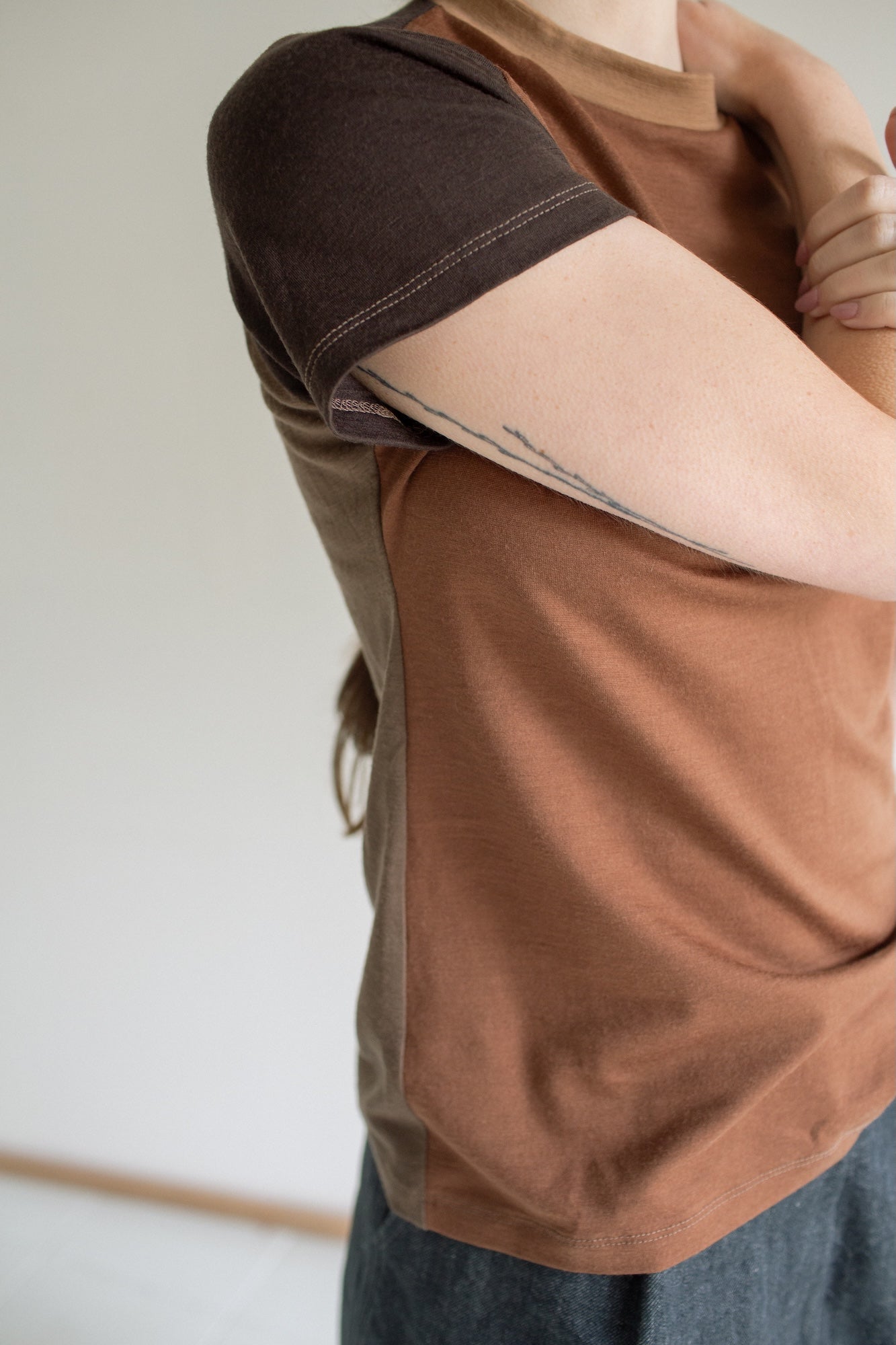 Raglan Tee / Size B / Choc Splice